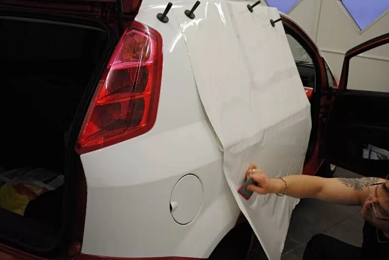 Application of Rubber Coated Magnet with Handle